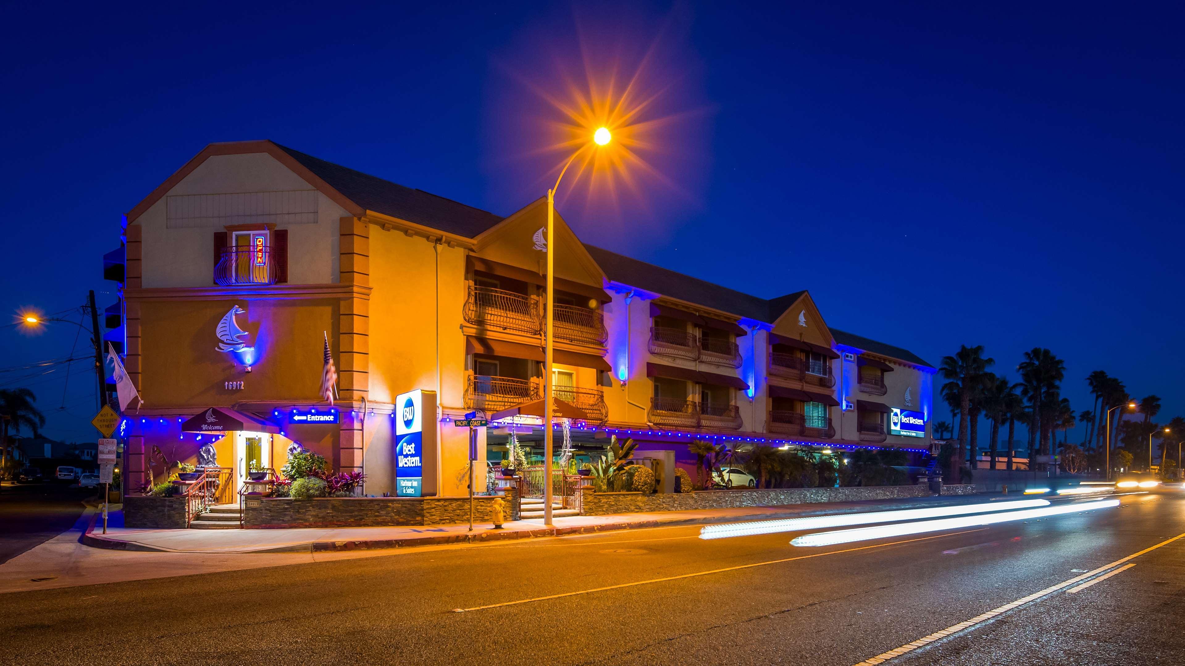 Best Western Harbour Inn & Suites Huntington - Sunset Beach Exterior photo